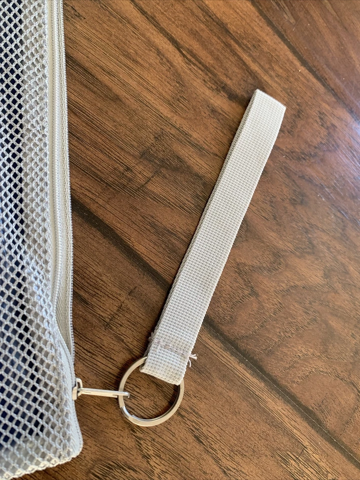 Dos nuevas bolsas de viaje Mary Kay gris malla maquillaje TSA - 9” X 7” con cremallera y asa Foto 3 de 3