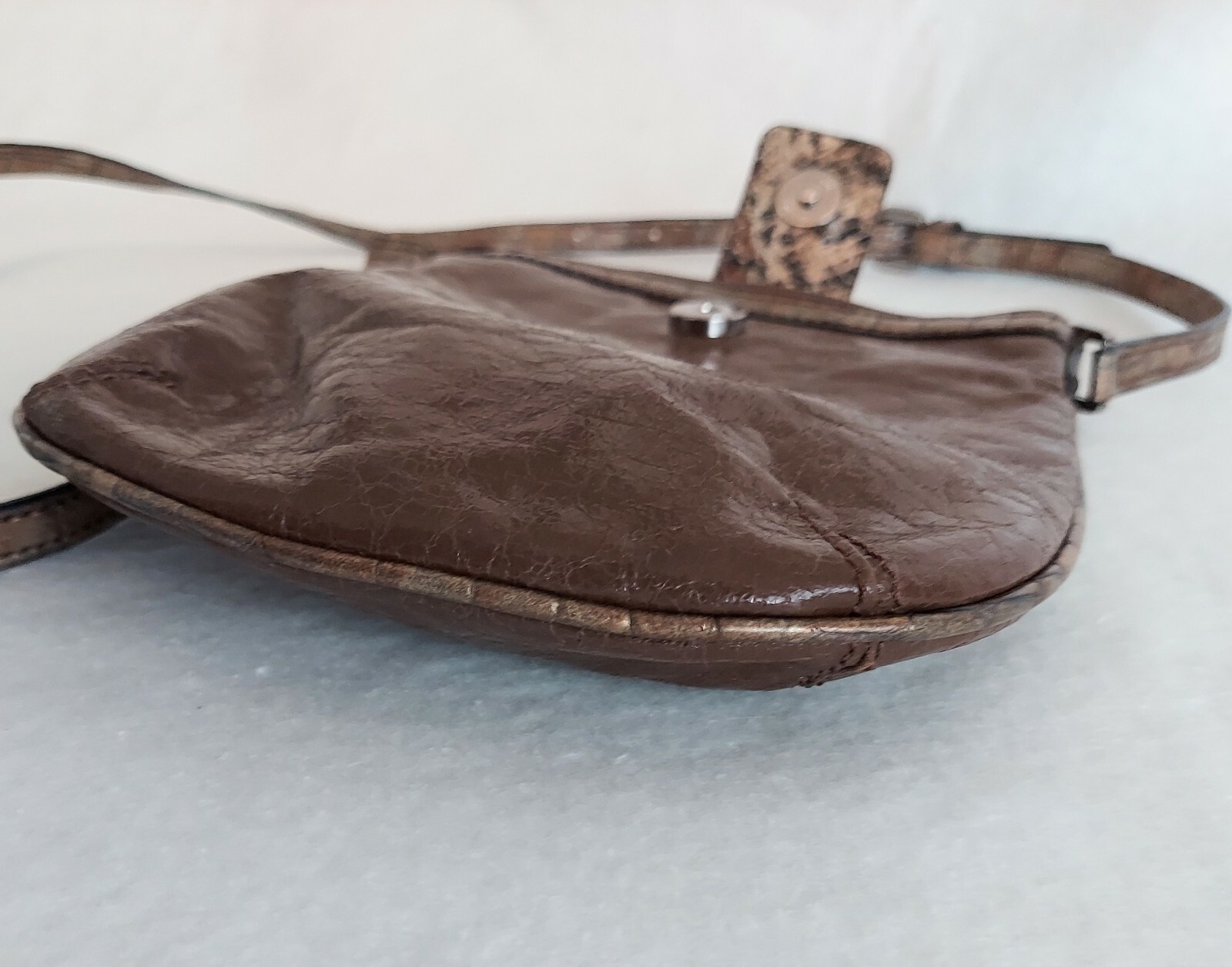 Vtg GUESS Brown Crossbody Purse Bag  Zip Close Ad… - image 6