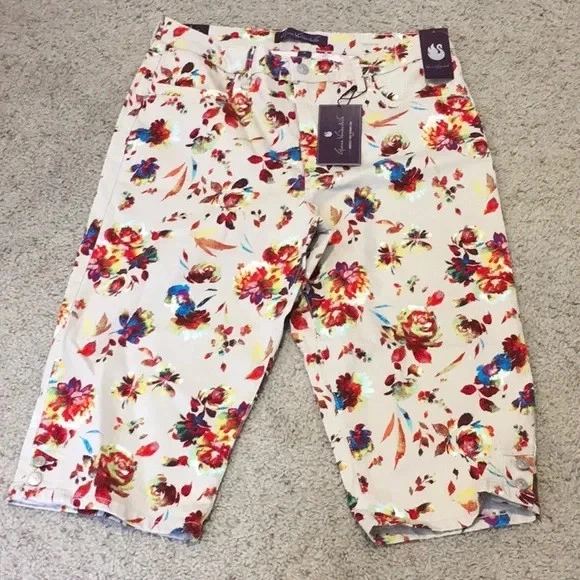 NWT Gloria VanderBilt 3/4 length Capris Pants. Size 14
