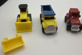 Micro Machines Construction 2020 Hasbro 6 mixed trucks, plus folding playset