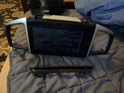 2016 Honda Pilot Head Unit. Good Working Condition.