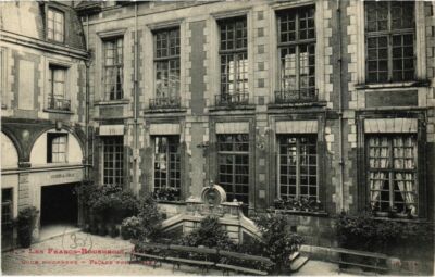 Old postcard Paris 4th - Les Francs-Bourgeois (77703)