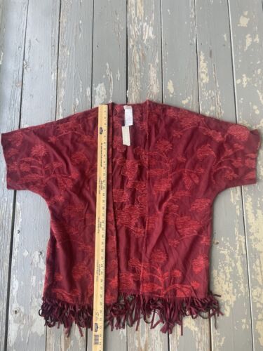 Chico's Womens Small/M Chenille Floral Jacquard Ruana Maroon Wrap Shawl Fringe - Picture 3 of 7