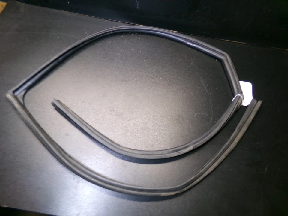 Уплотнение уплотнительная прокладка для рамы задней левой двери окна 10-15 Toyota Prius - Изображение 2 из 4