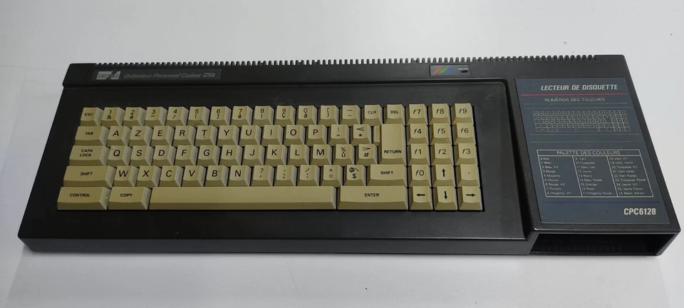 Amstrad Cpc 6128 coque + clavier.