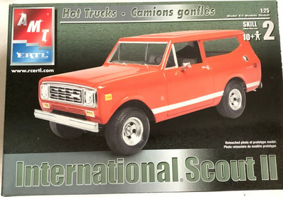  AMT 38207 1:25 international Scout II  (GU266-22R16-B)