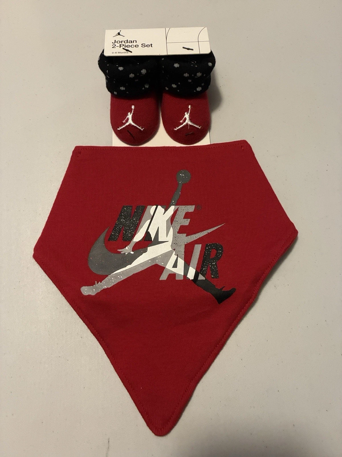 Nike Baby Bandana Bib Socks 2 Piece Set Red & Black Size 0-6 Months