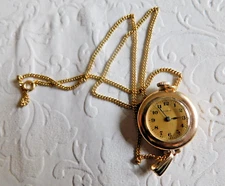 1917 VINTAGE LADY ELGIN 15 JEWEL PENDANT WATCH ON 18" GF CHAIN - RUNS !