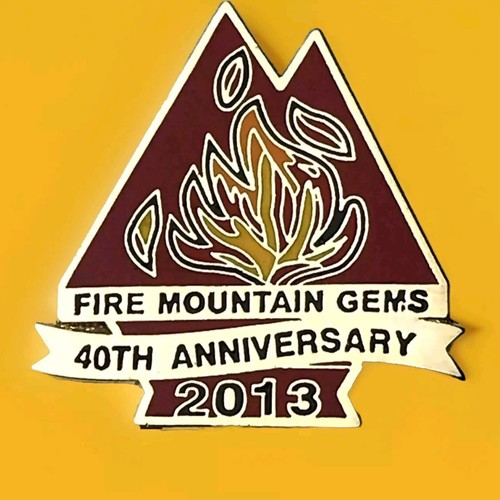Fire Mountain Gems 40th Anniversary 2013 Pin Brosche Grants Pass Oregon