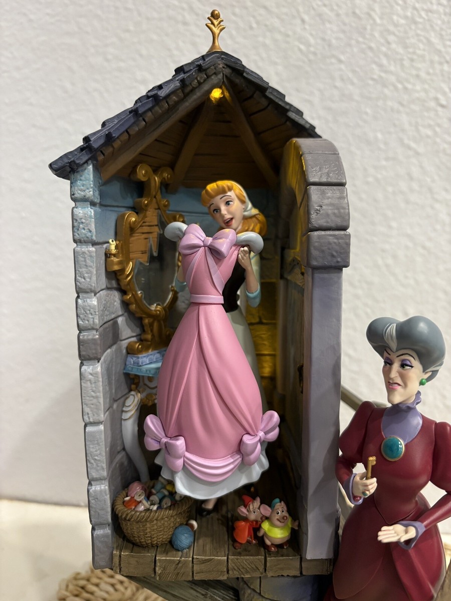 ディズニー　light-up figurine Disney Parks 2024 Cinderella Light Up Figure - Color Version