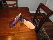 mens bass weejuns Burgundy penny loafer. size 9d. New without box never worn.