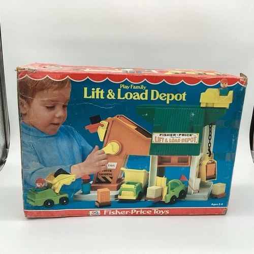 VTG Fisher Price Lift & Load Depot #943 COMPLETE w/Box Trucks Crates Figures ‘77
