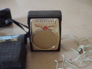 Vintage Honeytone Pocket Transistor Radio Made in Hong Kong 6 Transistors