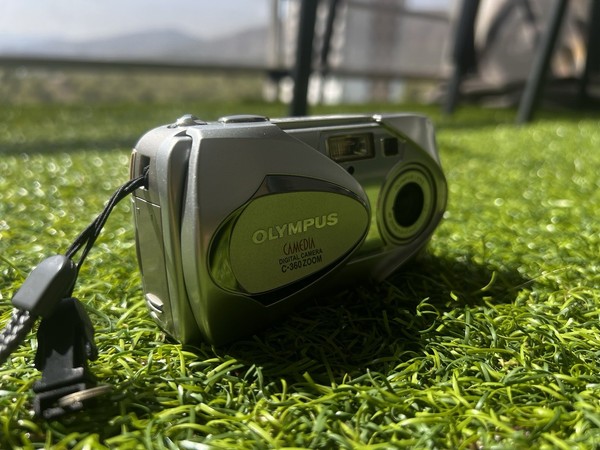 Olympus C 360 Vintage Camera. Full Set With Box. 2 Memory Card. Charger.