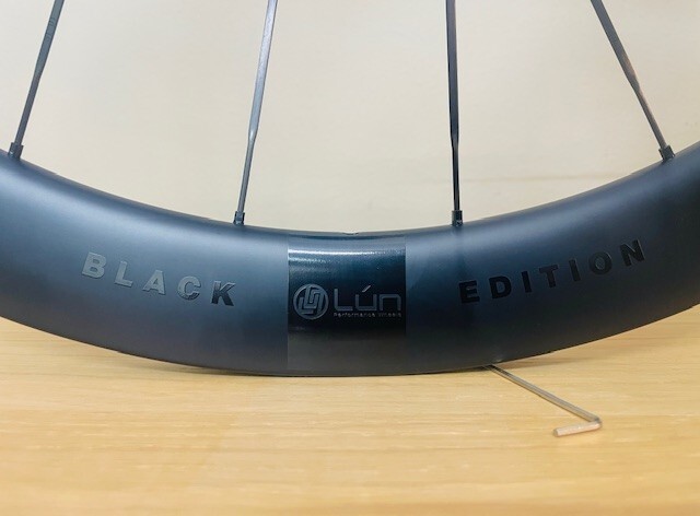Lun Hyper carbon wheel set 50mm Black Edition Shimano 700C road