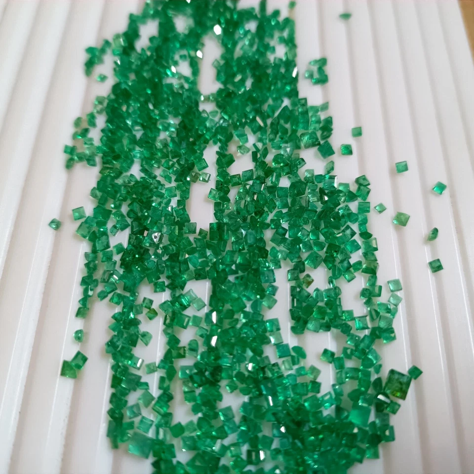 AAA Quality 10 Pcs Natural Emerald 1.75mm Square Calibrated Size Loose Gemstone - Image 3 of 4
