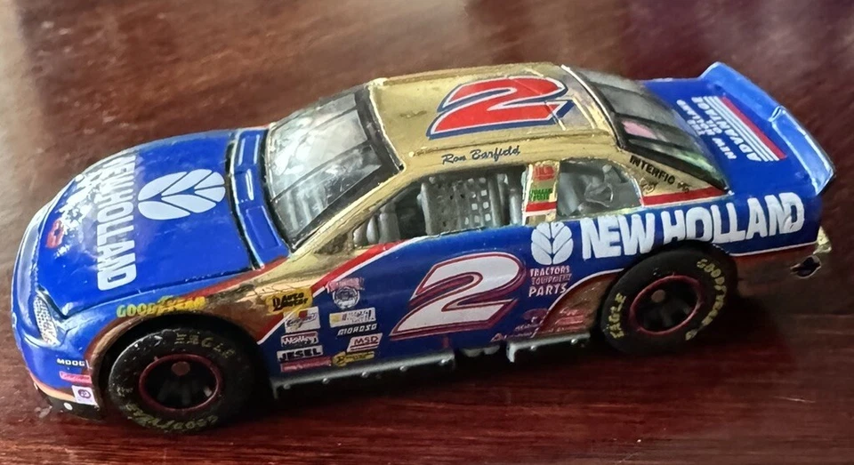 Гоночные чемпионы NASCAR Рон Барфилд No2 Монте-Карло масштаб 1:64 1998 - Изображение 2 из 4