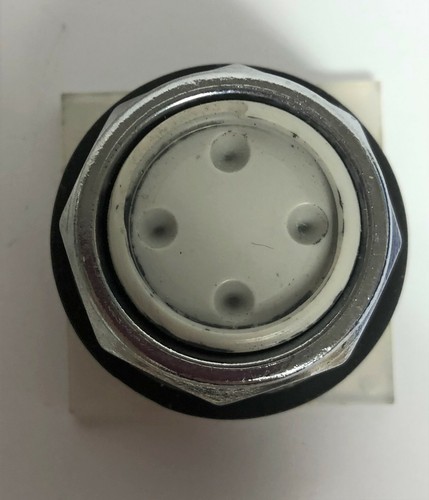 Botón cuadrado D 65097-049-01 con protector #12166 - Imagen 2 de 7