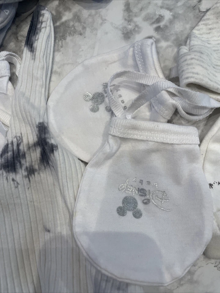 Lot of 34 Newborn Infant Baby Hats/Beanie Hats Mitten Booties Baby Boy Lot - Image 4 of 4