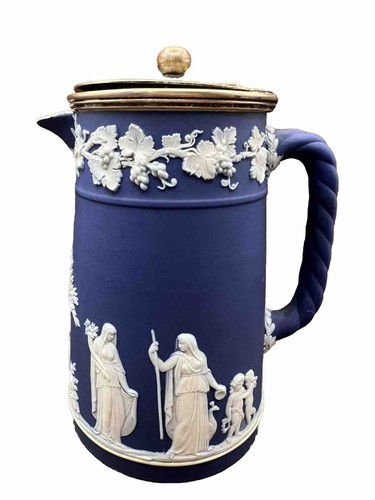 Wedgwood Blue Jasperware Syrup Pitcher w/ Hinged Lid, Psyche Bound, C 1877 - Picture 4 of 11