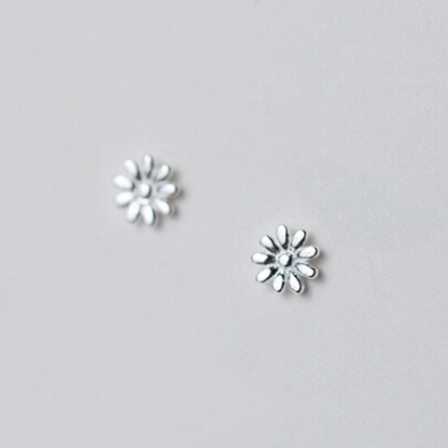 925 Sterling Silver TINY Daisy Flower Stud Helix Tragus Earrings 6mm A1804 - Picture 4 of 5