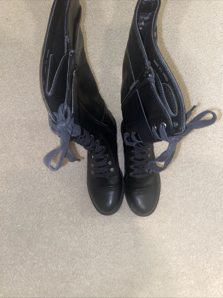 Botas de combate Report negras de imitación de cuero hasta la rodilla con hebillas y cremallera lateral en caja Foto 2 de 4