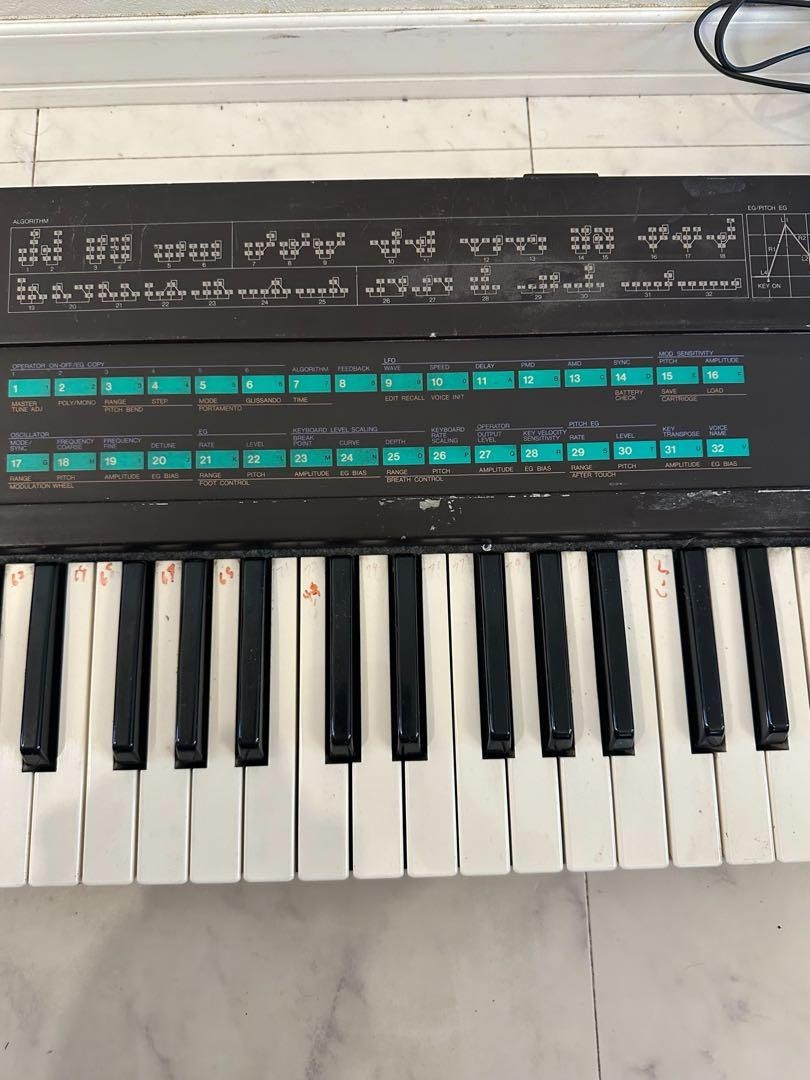 Yamaha DX7 61-Key Digital FM Synthesizer Keyboard Vintage Analog