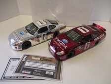 Mark Martin Autographed 1:24 Viagra 2 Car Set 2005 Team Caliber LE 1 of 600(Red)
