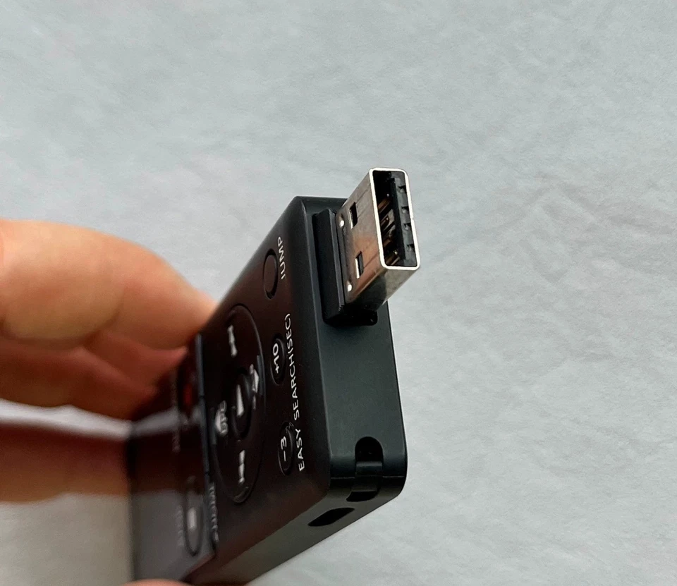 Sony ICD-UX570F Digital Voice Recorder - OLED, 4GB, Micro SD - Image 3 of 4