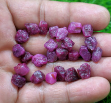 Lot of 25 loose gemstone jewelry pieces, top Johnson Ruby Raw size 7...