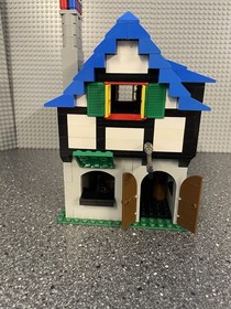 LEGO Castle 3739 Blacksmith Shop . 100 % Complete Set w / very nice minifigs