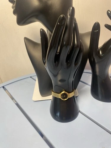 Vintage Seiko Quartz Women’s Gold Tone Watch Black Dial Slim Bracelet Japan