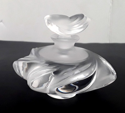 1979 Lalique Samoa Kristall Parfum Flakon von Maria-Claude Lalique. Marke signiert