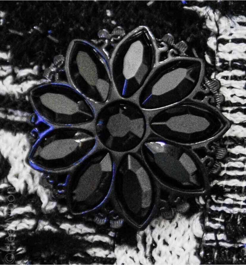 St.John White/Black Lined Abstract Floral Pattern Fringe Trim Jacket BNWT - Image 3 of 4