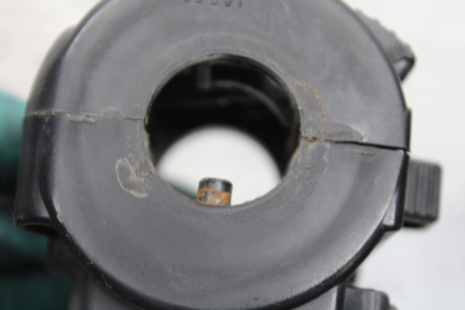 2000 Honda Super Hawk VTR1000F CLIPE ESQUERDO NO INTERRUPTOR DE SINAIS DE BUZINA BB577 - Imagem 3 de 4