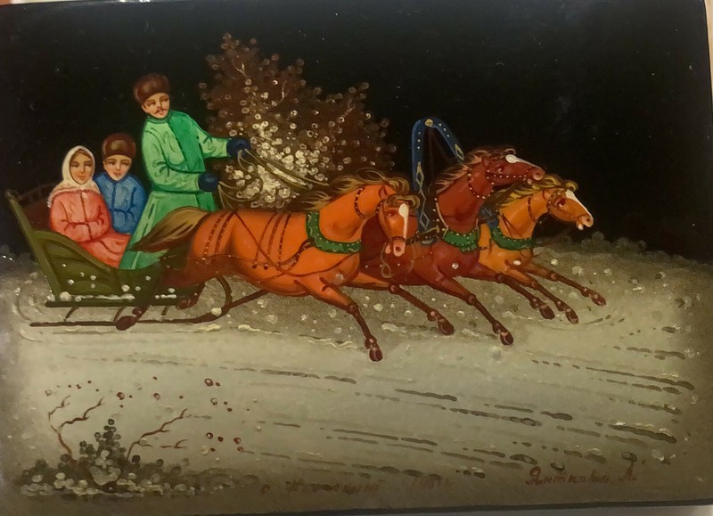 "TROYKA"  VINTAGE  LACQUER BOX Three horse sleigh,  Hand Painted& Signed 