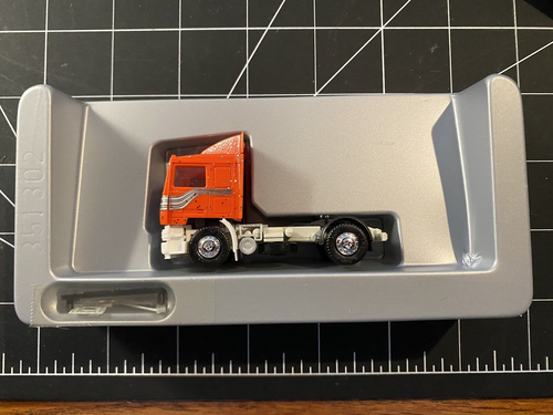 Albedo 300135 - Semi Truck Tractor - Volvo F12 Intercooler - Red - 1:87 HO - Picture 2 of 4