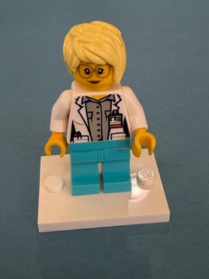 LEGO City Hospital Minifig cty0901 - Blonde Woman -Light Scratches/No Cracks