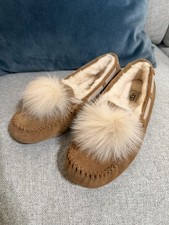 UGG Dakota Pom Pom Chestnut Moccasin Slipper womens size 7 EUC