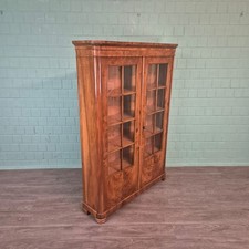 27330 Vitrine Geschirrschrank Biedermeier 1830 Nussbaum furniert Antik