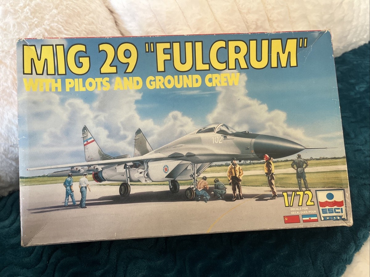 MIG 29 “Fulcrum” Model Kit With Pilots And Ground Crew 1/72 ESCI