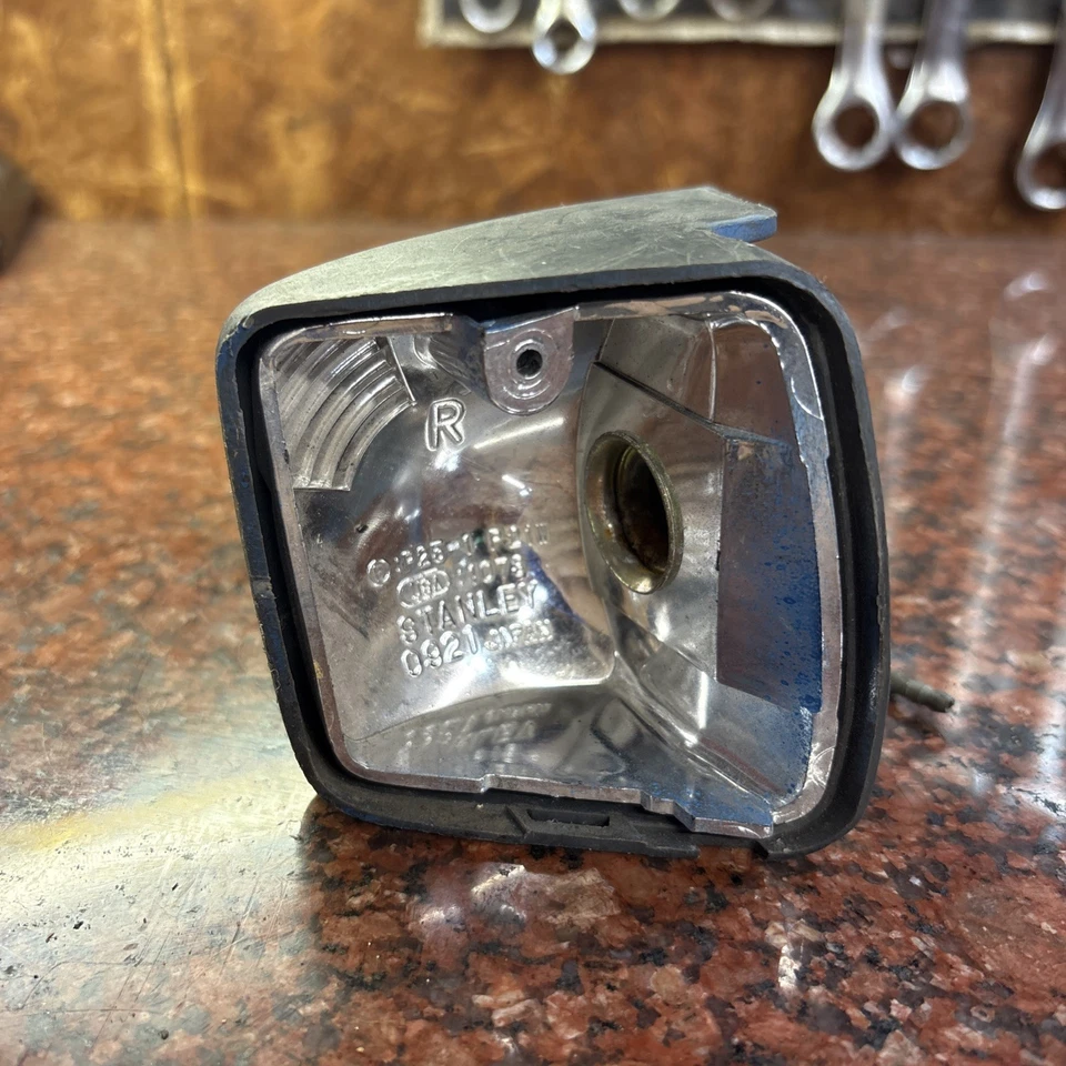 Honda Aero NB50 1985 scooter usado OEM intermitente delantero derecho carcasa/base solamente Foto 2 de 4