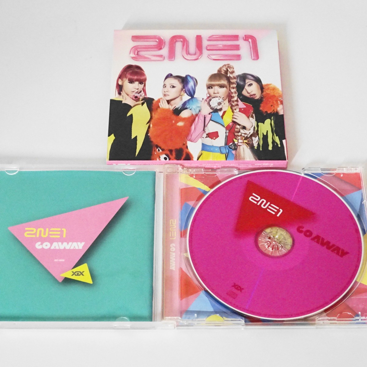 2NE1 トゥエニーワン CDアルバム、LIVE DVD 3点セット 2NE1 トゥエニーワン CDアルバム、LIVE DVD 3点セット