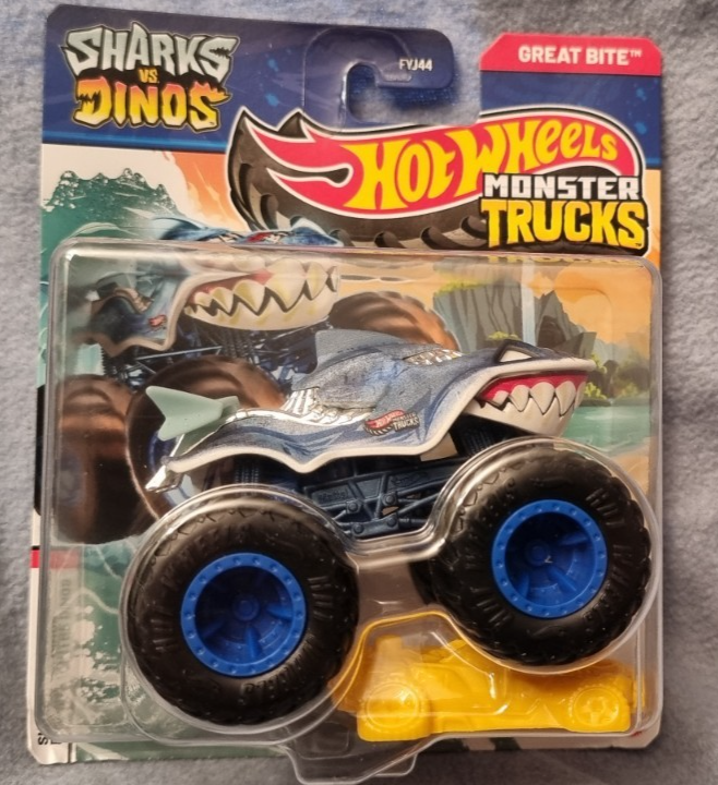 HOT WHEELS MONSTER TRUCKS 1/64 SHARKS vs DINOS GREAT BITE NEW ON CARD