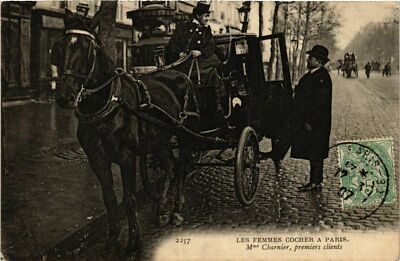 CPA PARIS Les femmes cocher. Mme Charnier (575112)
