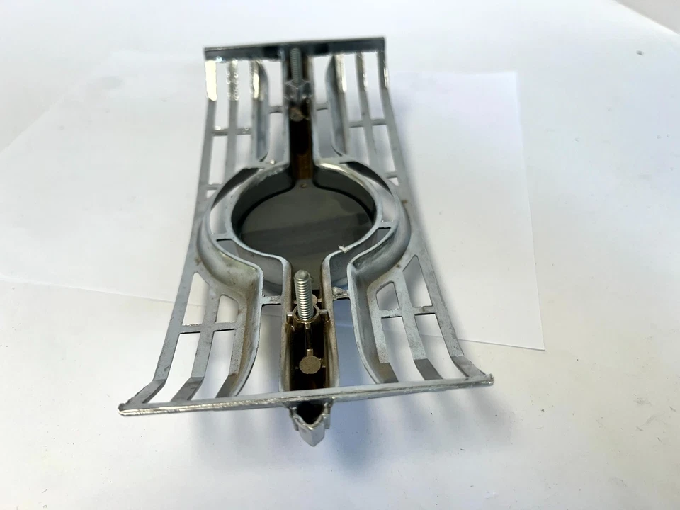 Dodge Coronet 440 1967 parrilla central medallón 2785313 nuevo de stock Foto 4 de 4