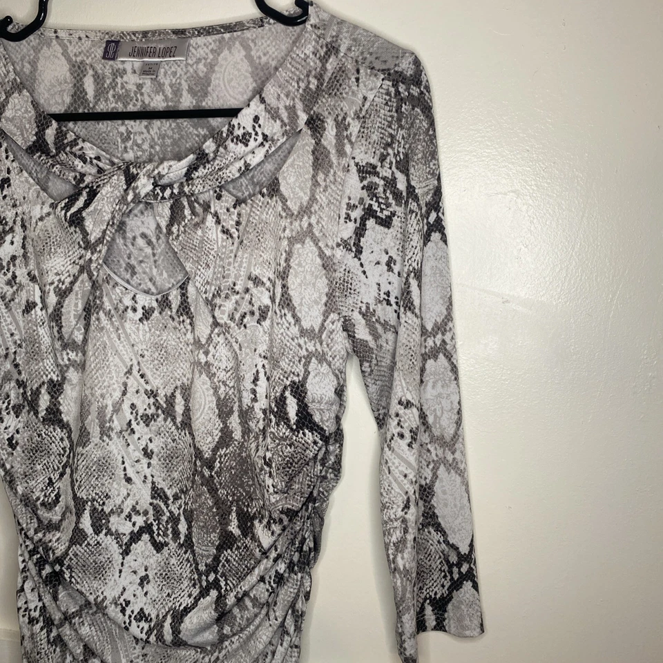 Jennifer Lopez Women's Blouse Size PM 3/4 Sleeve Gray Snakeskin Slimming - Image 3 of 4