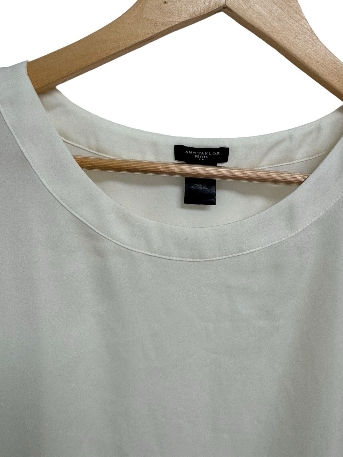 Ann Taylor Petite women's basic blouse sleeveless… - image 2