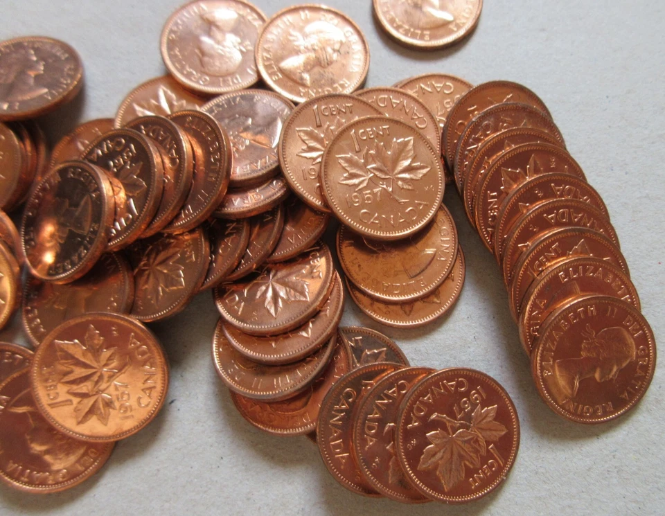 Roll of 1957 Canada Small Cents UNC (50 Penny Coins). 1p 1c (R195-196,198) - Image 3 of 4