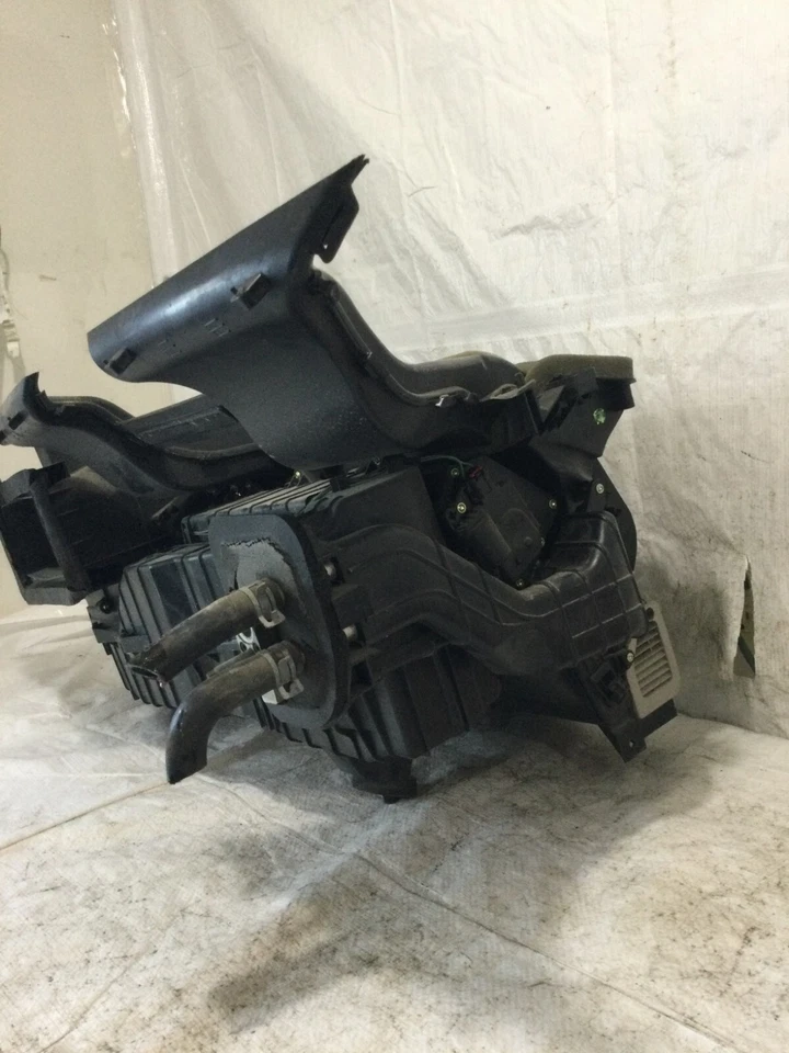 2015 Chrysler Town & Country  Heater Housing Assembly OEM - Image 3 of 4